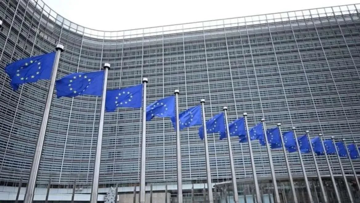 AB, üye ülkeleri Ukrayna’ya destek için 21,3 milyar avroluk savunma fonunu kullanmaya çağırdı