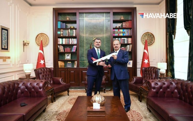 Ankara Valisi Yakup Canbolat, THY Genel Müdür Yardımcısı Abdulkerim Çay’ı Kabul Etti
