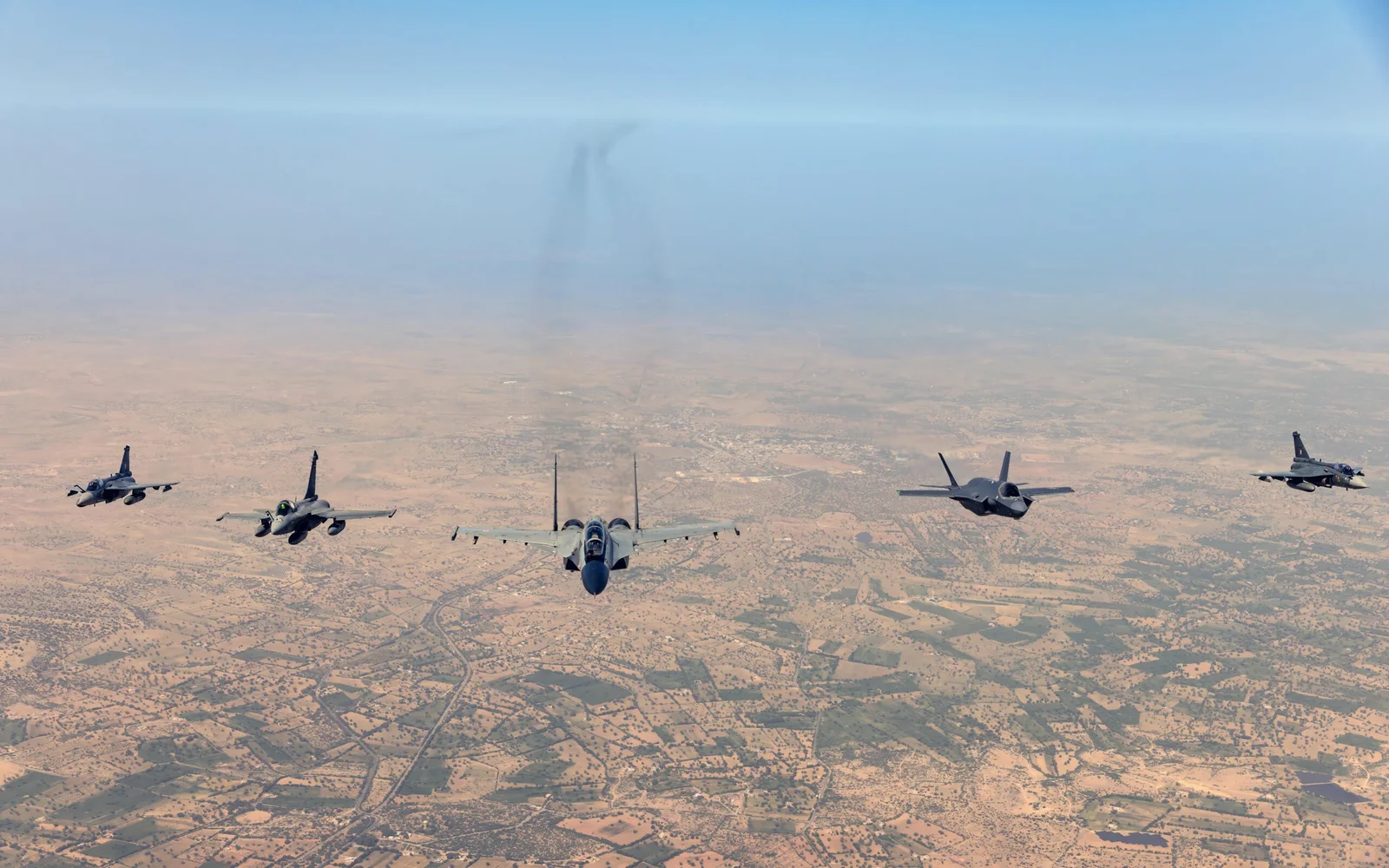 Bir tarafta S-400, diğer tarafta tatbikatta F-35… Burası Hindistan