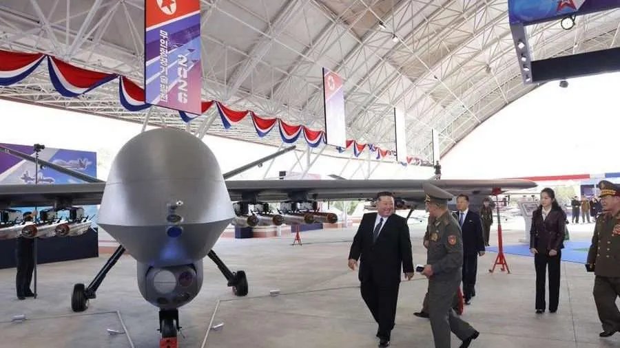 Kuzey Kore ilk İHA sergisinde gizli tasarımlı insansız hava aracını sergiledi