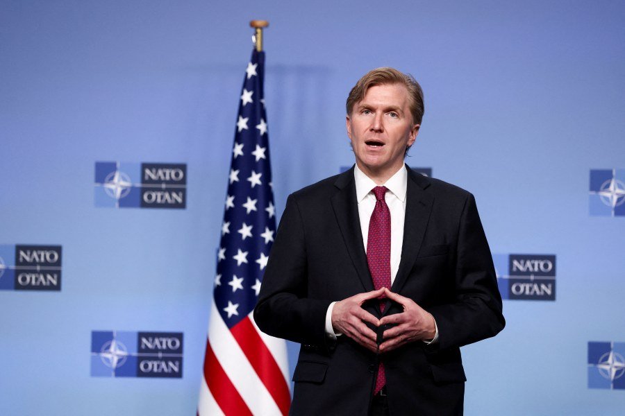 Pentagon yetkilisi, ABD'nin Asya'dan ayrılmadığını, "koruyuculuk değil ortaklar" aradığını söyledi